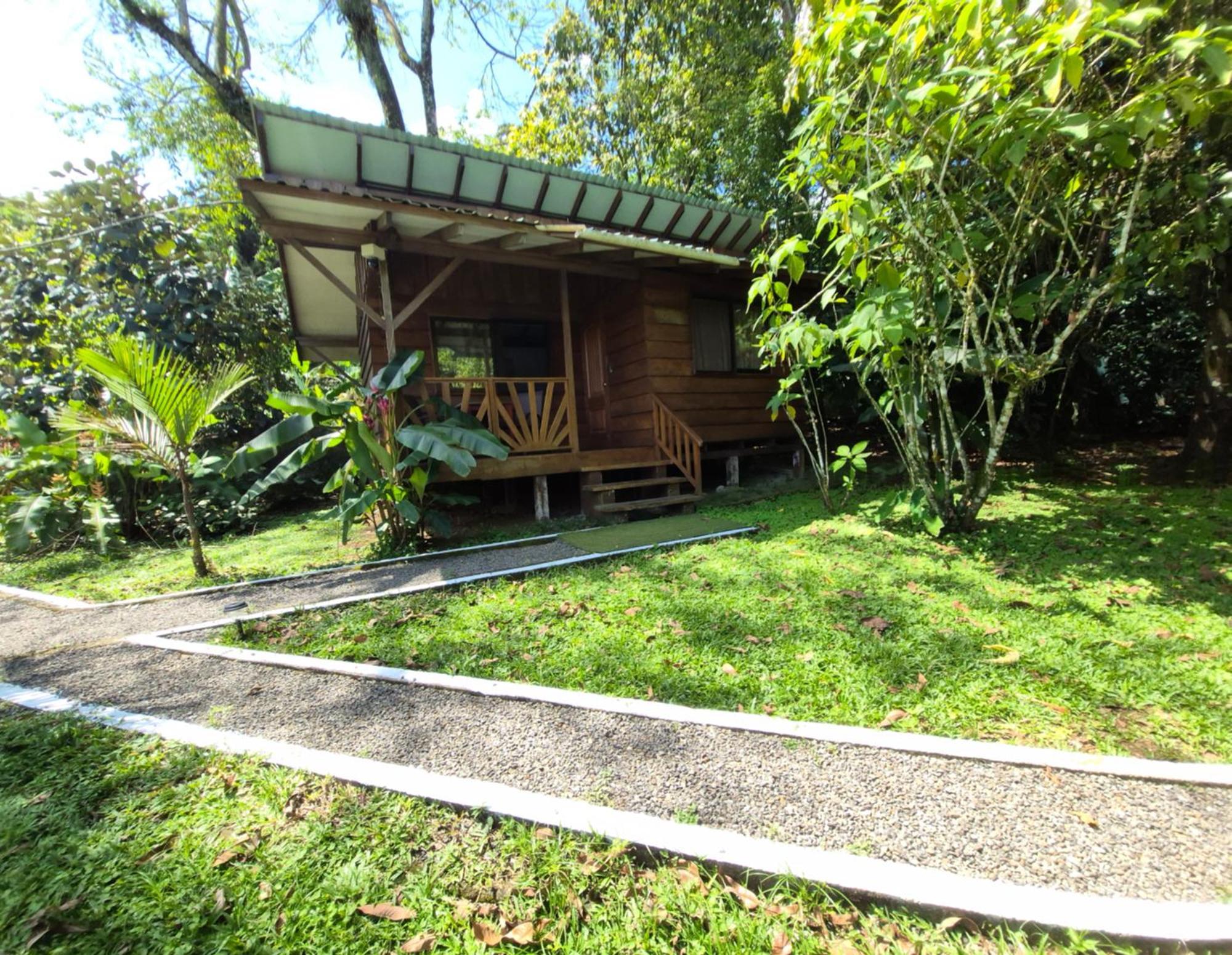 Centro Ananda Bed & Breakfast Guapiles Exterior photo